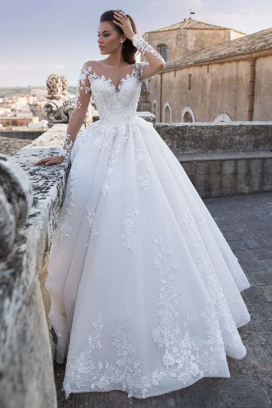 Women's Stylish Vacation Attire Trend Forward Threads Fairytale Romance Lace Applique A-line Wedding Dress