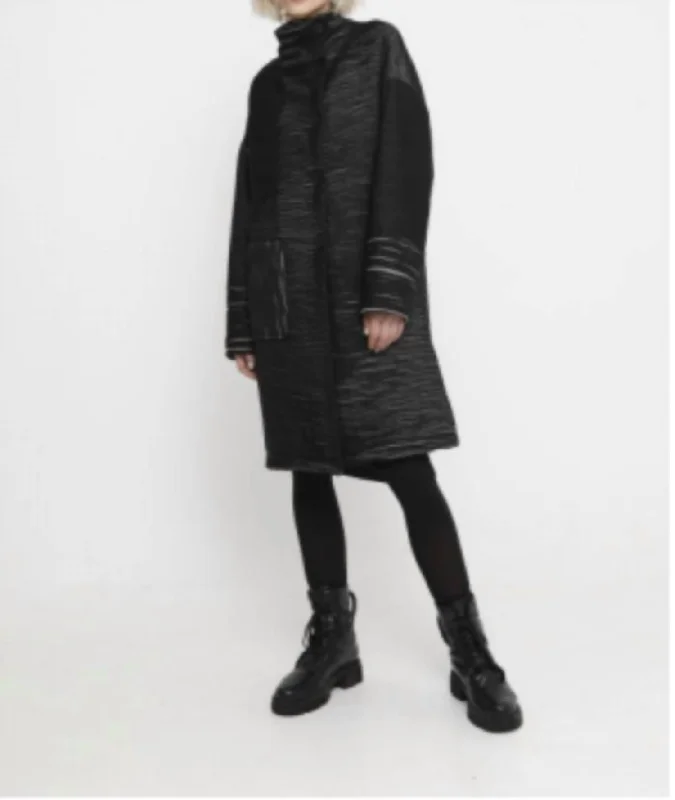 Trendy Outfits At Exclusive Discounts – Don't Miss Out Lined Up Coat In Black