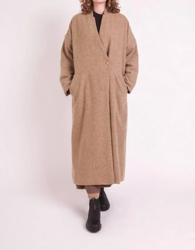 Women's Professional Apparel Hetre Coat In Camel