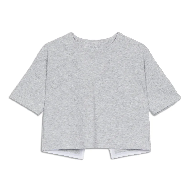 Women's Wardrobe Apparel Trend Alert Minimal Short Sleeve Shirt - Resale